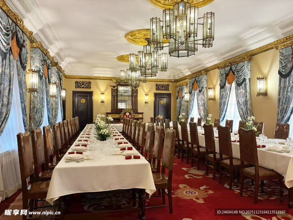 豪华欧式风格的长形宴会厅