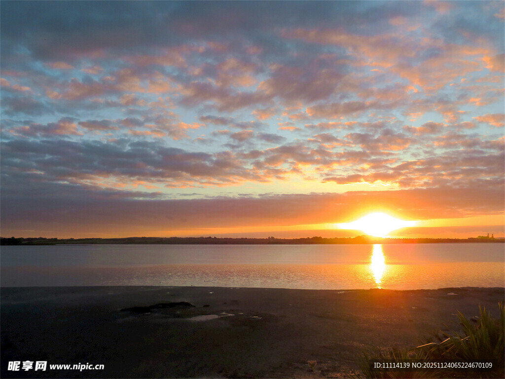 海边壮丽日出美景