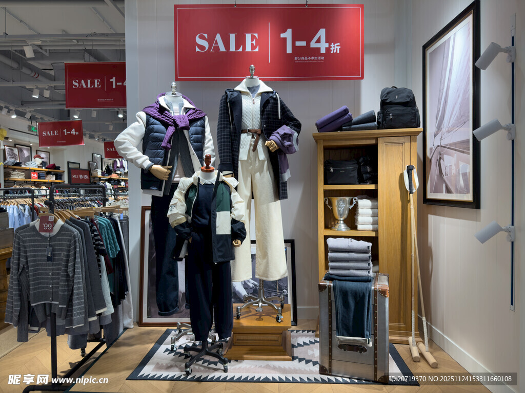 时尚服装店促销陈列展示