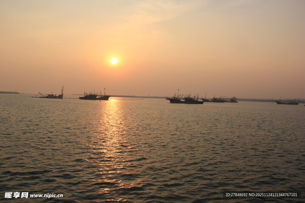 日照市大海傍晚海边的晚霞图片带