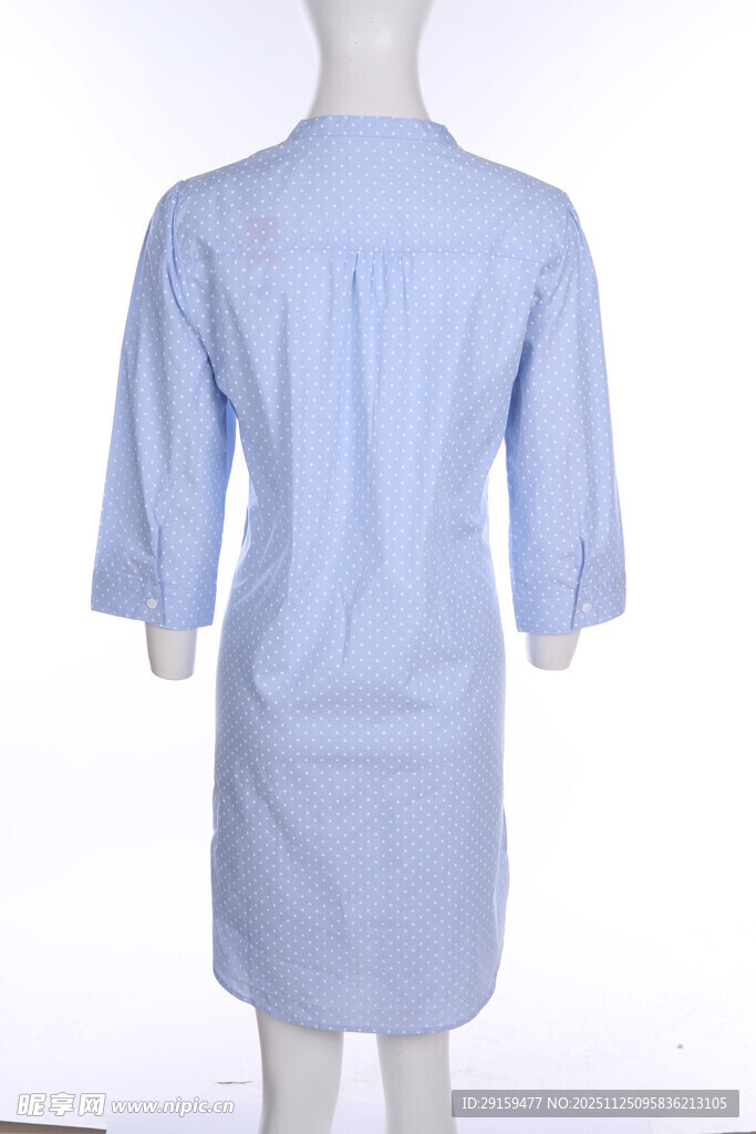 浅蓝色七分袖连衣裙展示