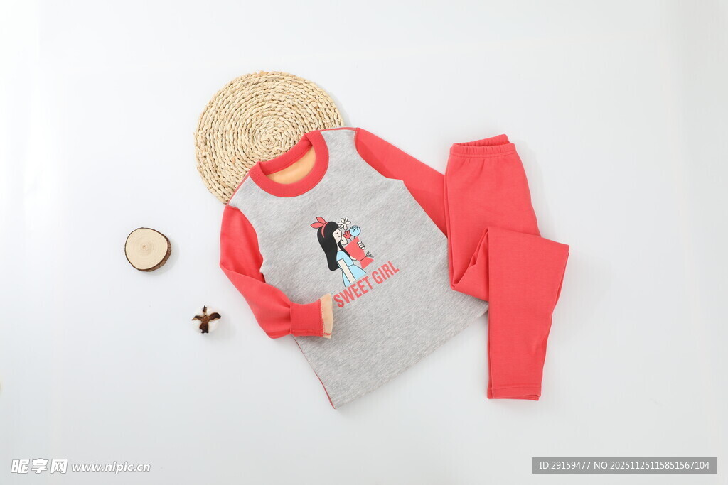 儿童秋冬套装与配饰展示