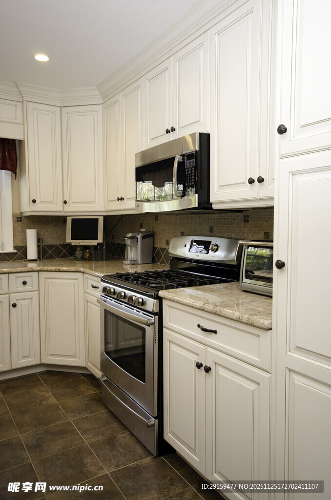 现代简约风白色厨房空间