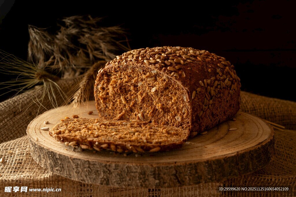 全麦面包切片展示