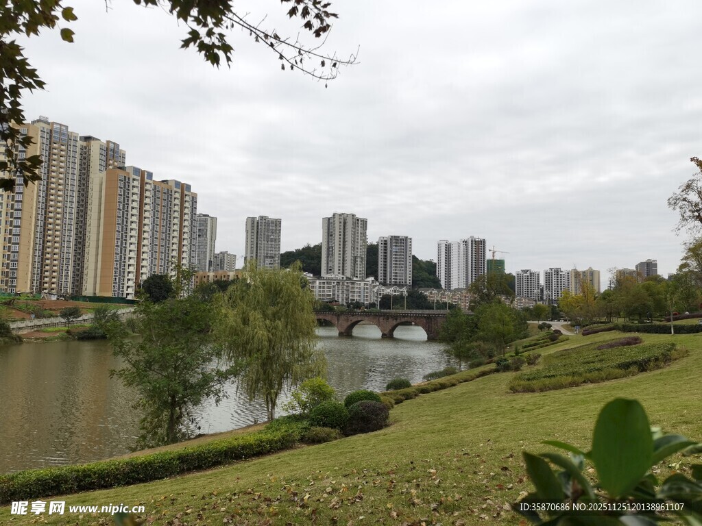 城市河畔风光美景