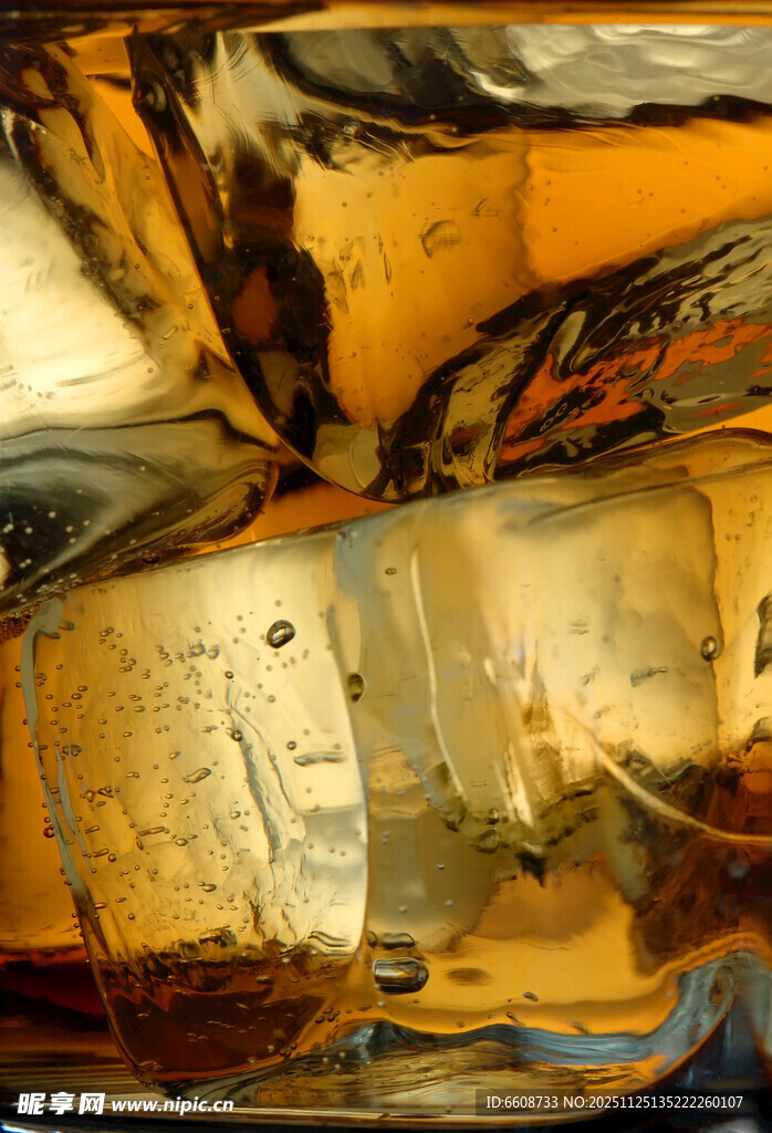 古老书页上的航海场景画