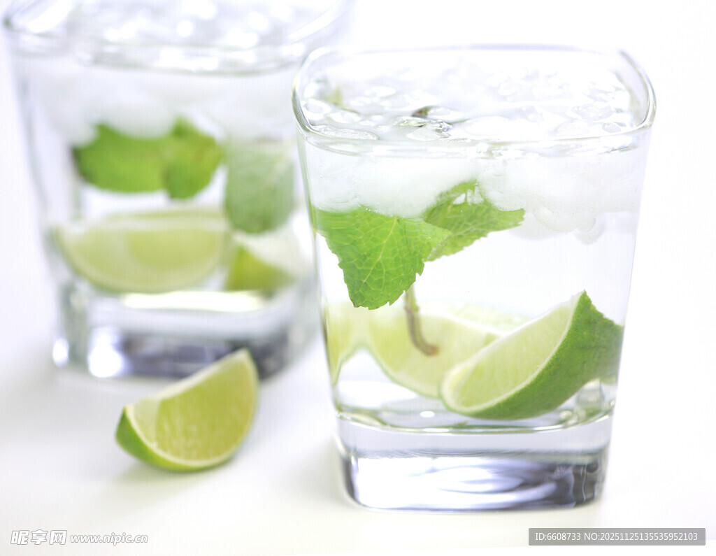 青柠薄荷冰饮清爽一夏