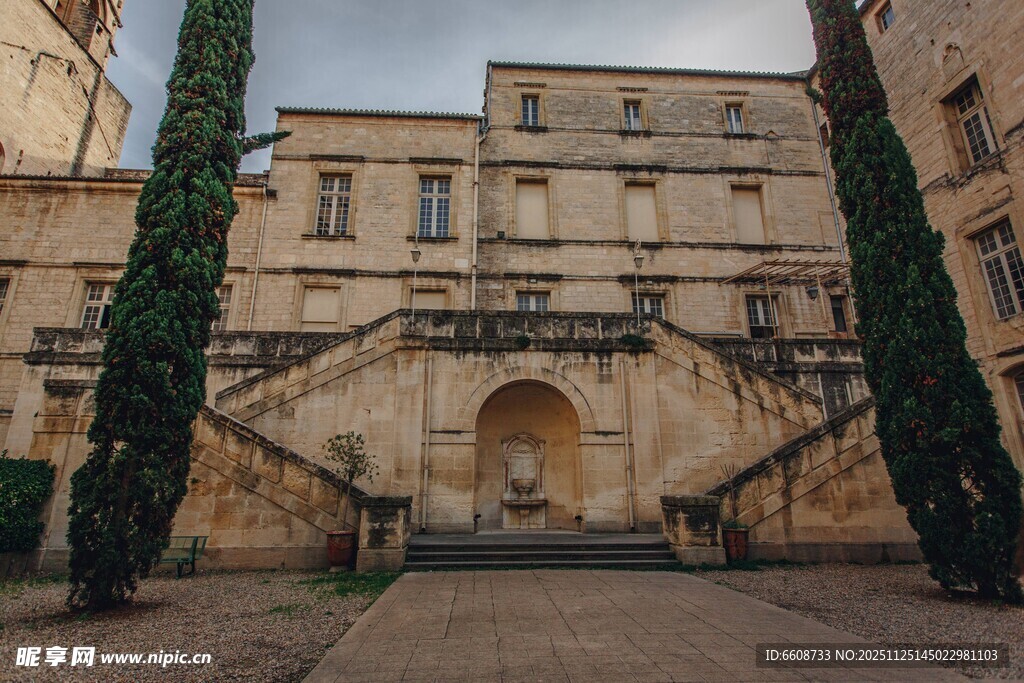 古老欧式建筑庭院景观