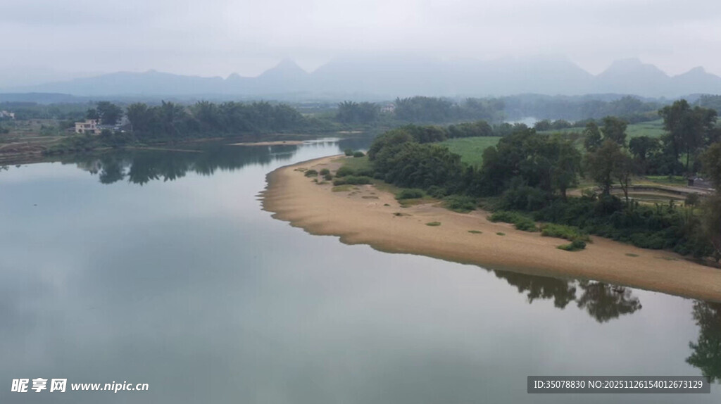 湖畔风光宁静水岸景致