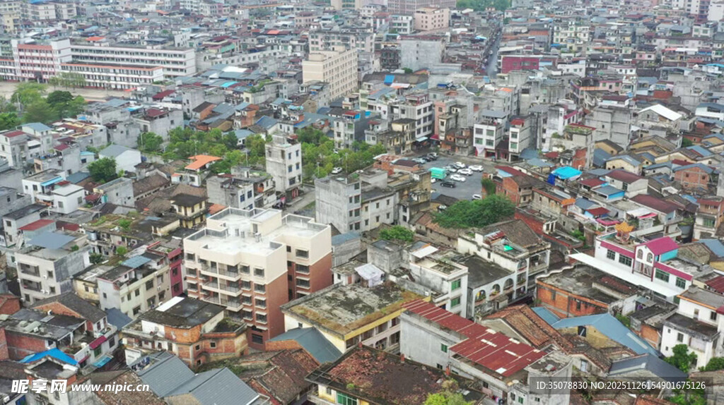 俯瞰多彩城市建筑景观