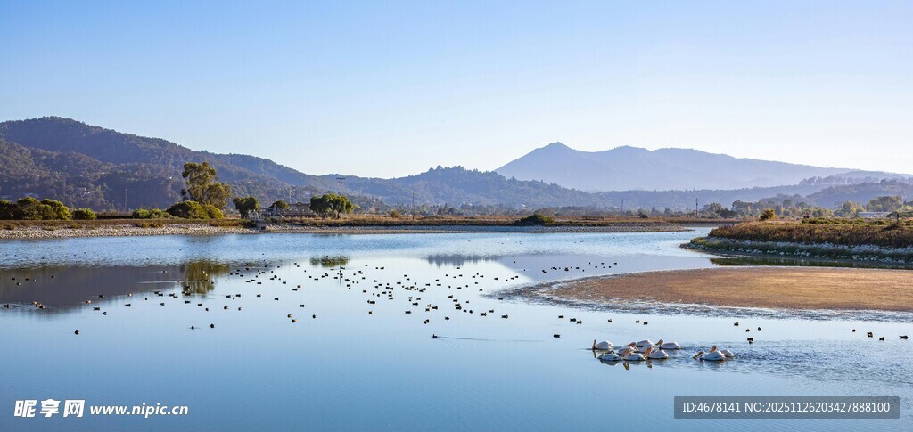 宁静山水湖景风光图
