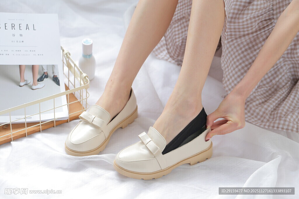 女士优雅浅口平底单鞋展示
