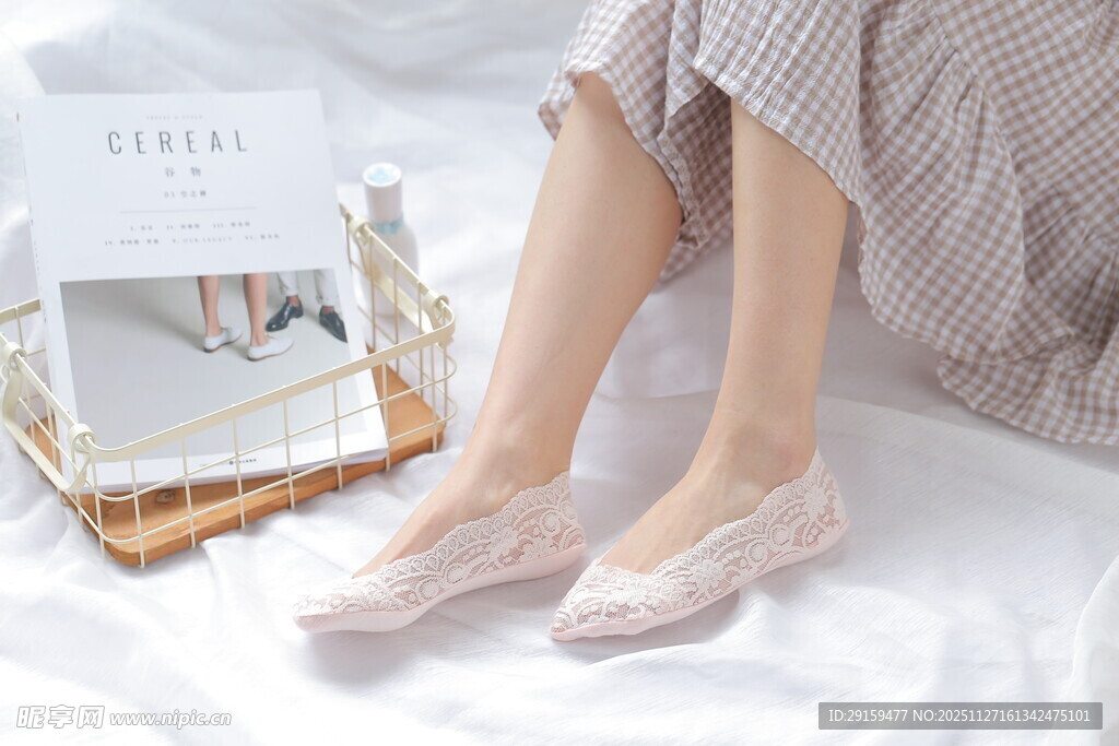 女士优雅浅粉平底鞋展示