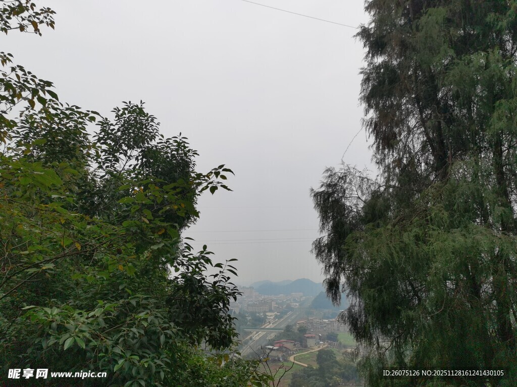 山林景致远眺朦胧风光