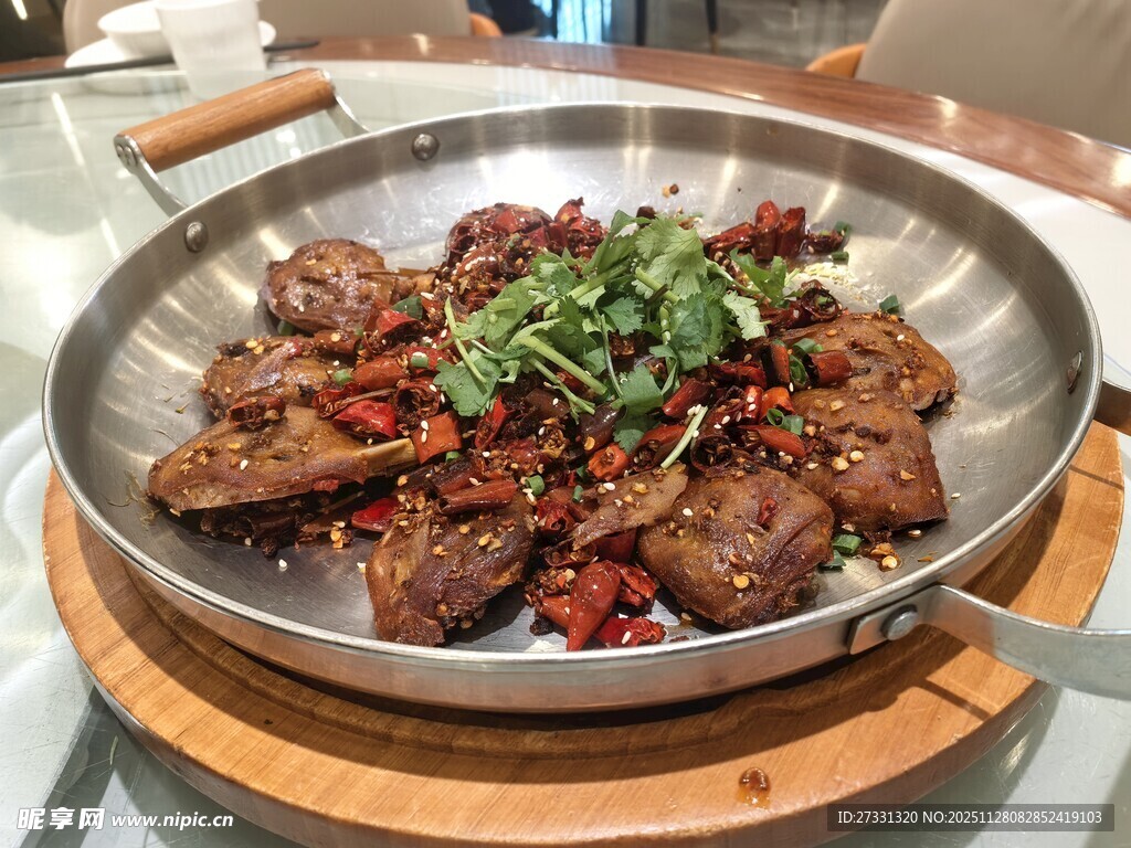 干锅麻辣鸭头