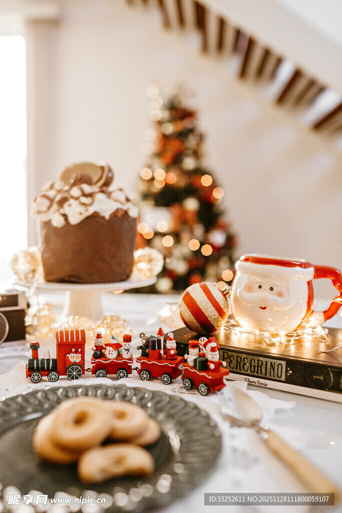圣诞餐桌的美味甜点布置