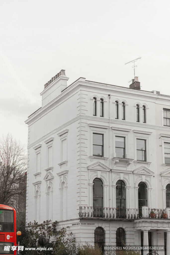 白色欧式建筑外观风采