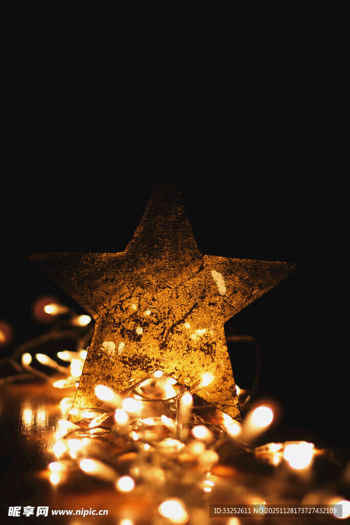 星星灯串营造温馨氛围