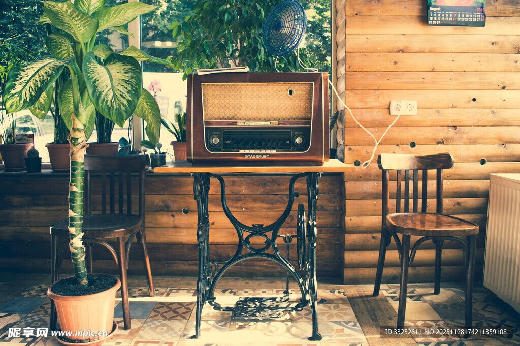 复古户外休闲桌椅布置场景