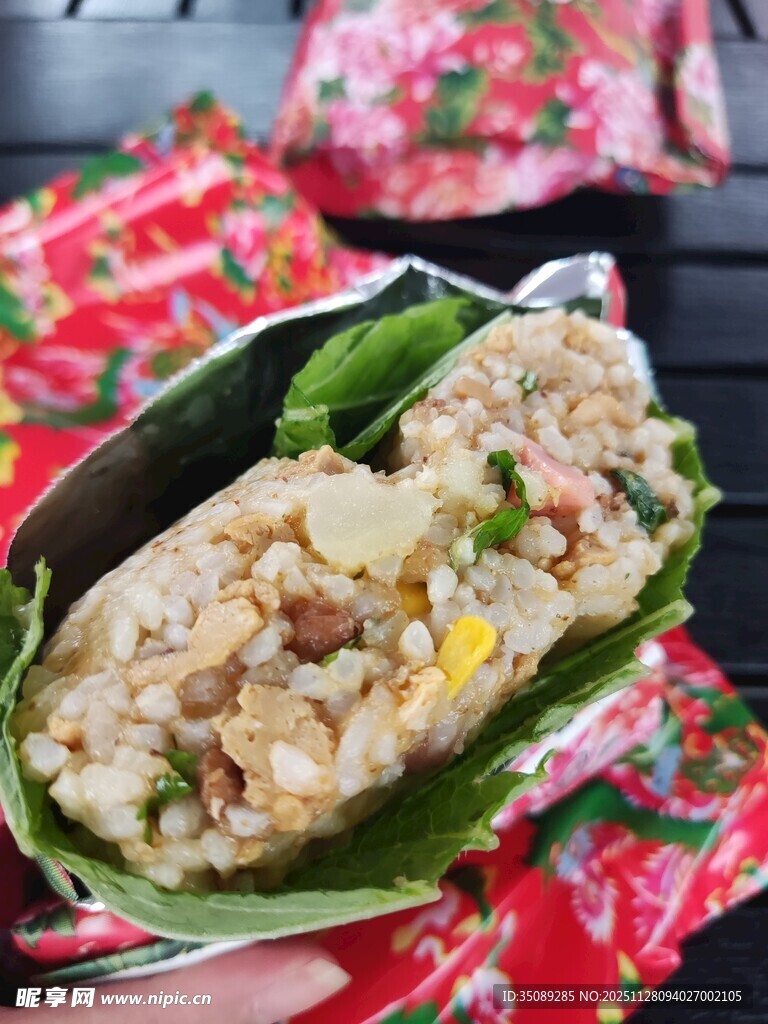 美味粽叶包裹的特色饭团