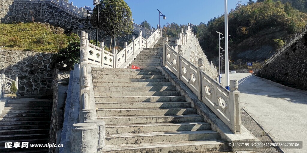 山间石阶步道风景