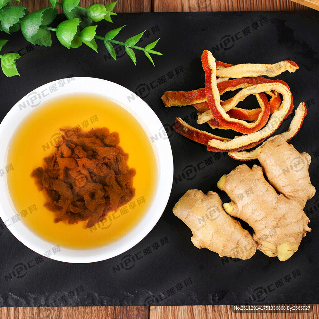 陈皮生姜养生茶 旁边几片陈皮