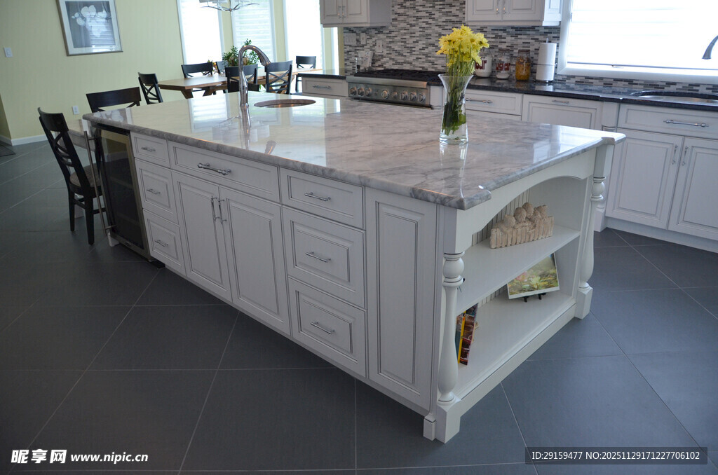 现代简约风格白色厨房岛台