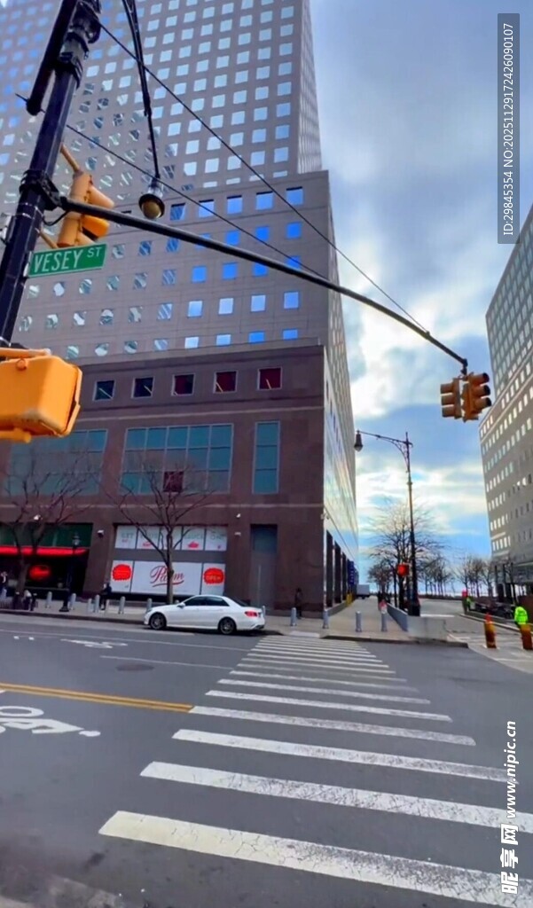 城市街道交通信号灯场景