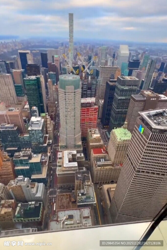 俯瞰繁华都市天际线