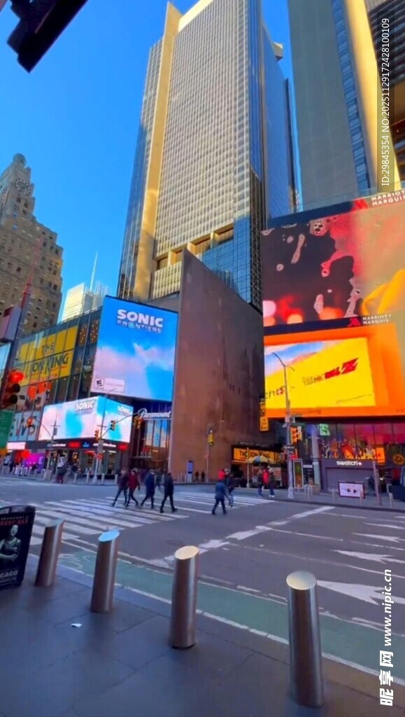繁华都市街头景象