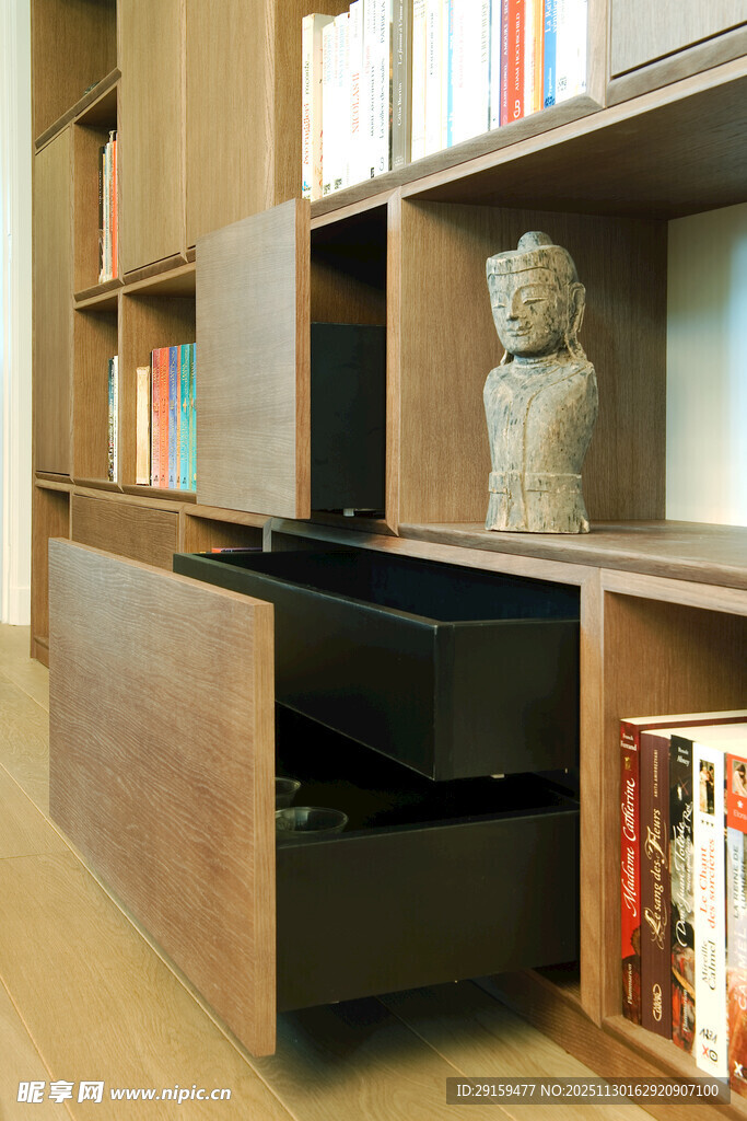 现代风格开放式木质书架