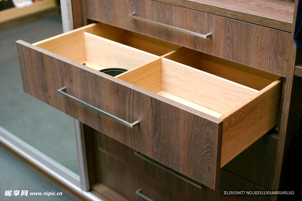 木质抽屉内部结构展示