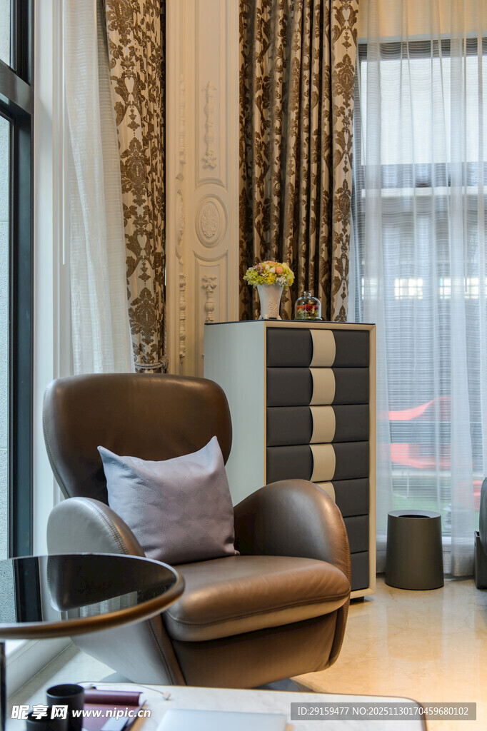 现代简约风舒适休闲椅