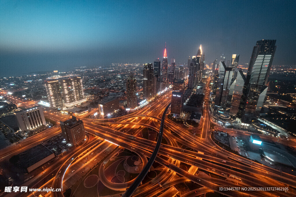 城市夜景 璀璨立交与高楼