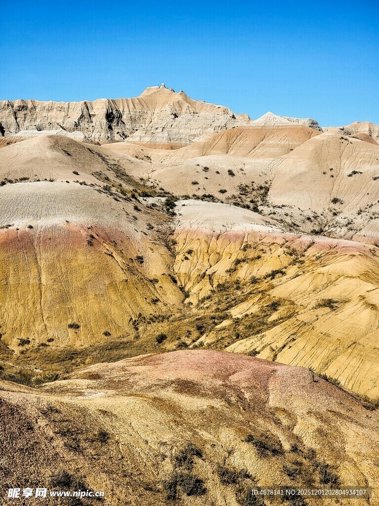 五彩斑斓的壮丽山地景观