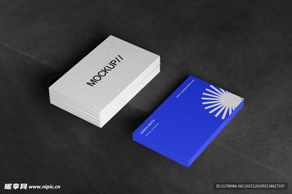 蓝色卡片与白色包装盒