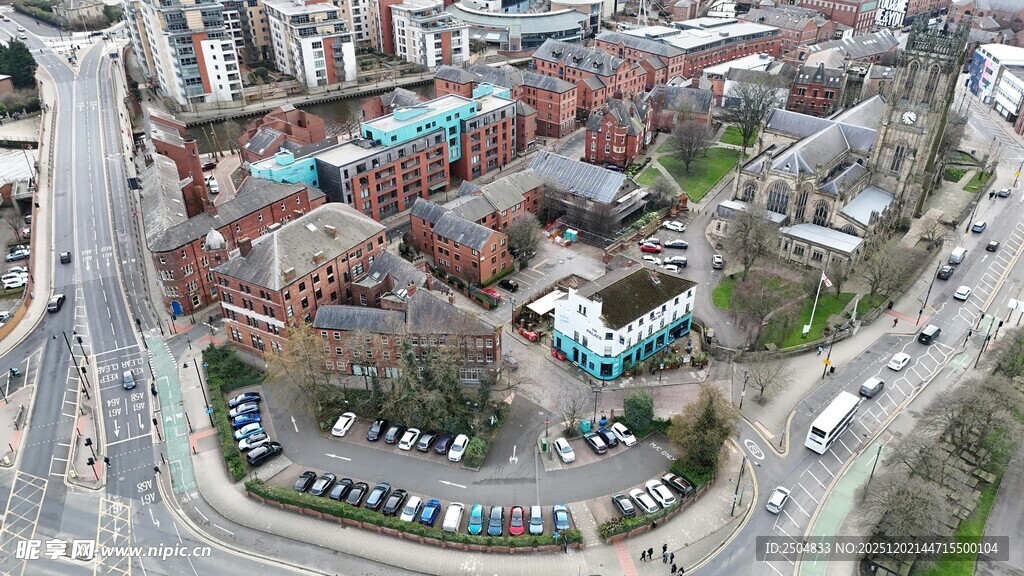 俯瞰城市建筑群景观