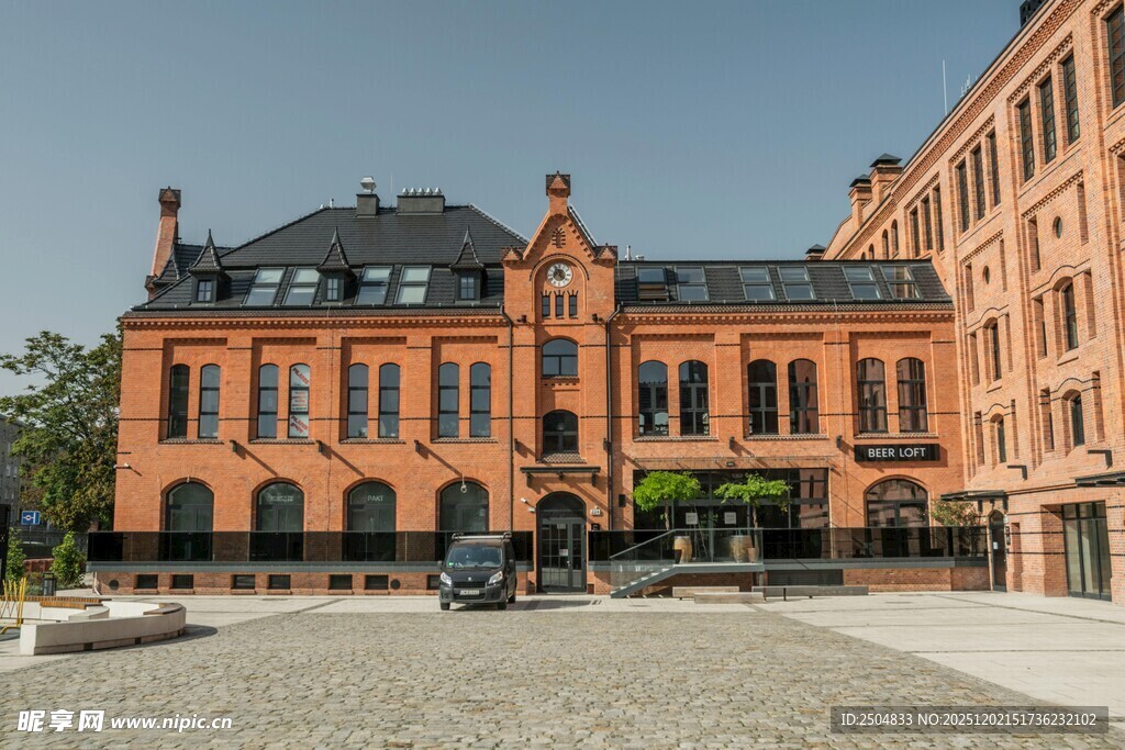 欧式红砖建筑广场景观