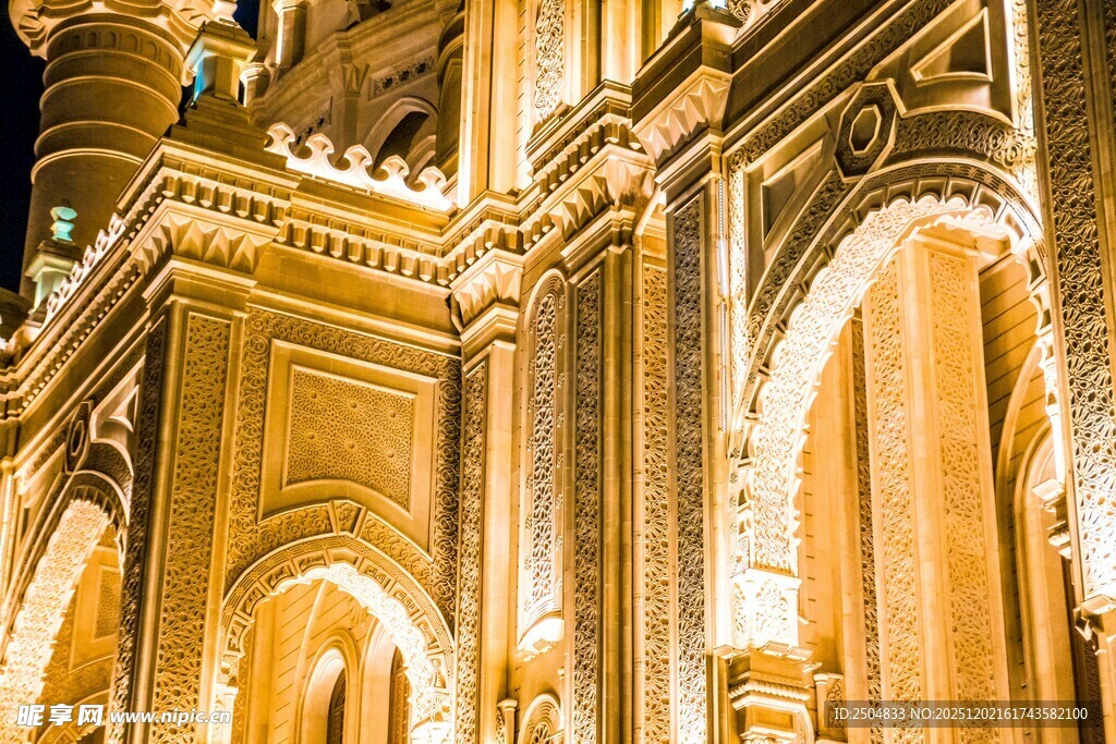 华丽古典建筑夜景