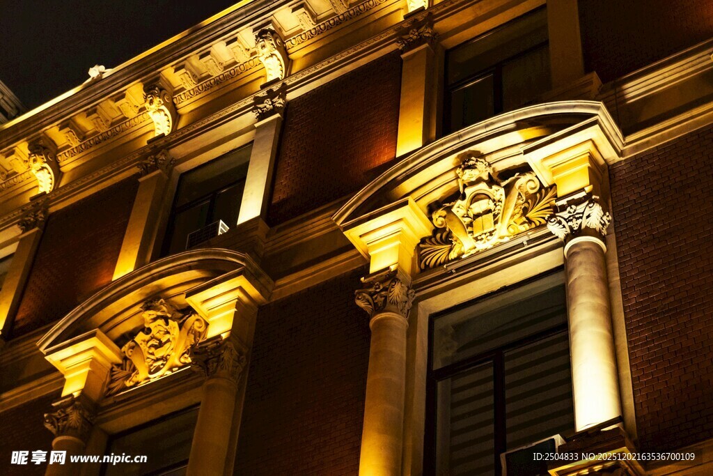 欧式建筑夜间华丽灯光秀