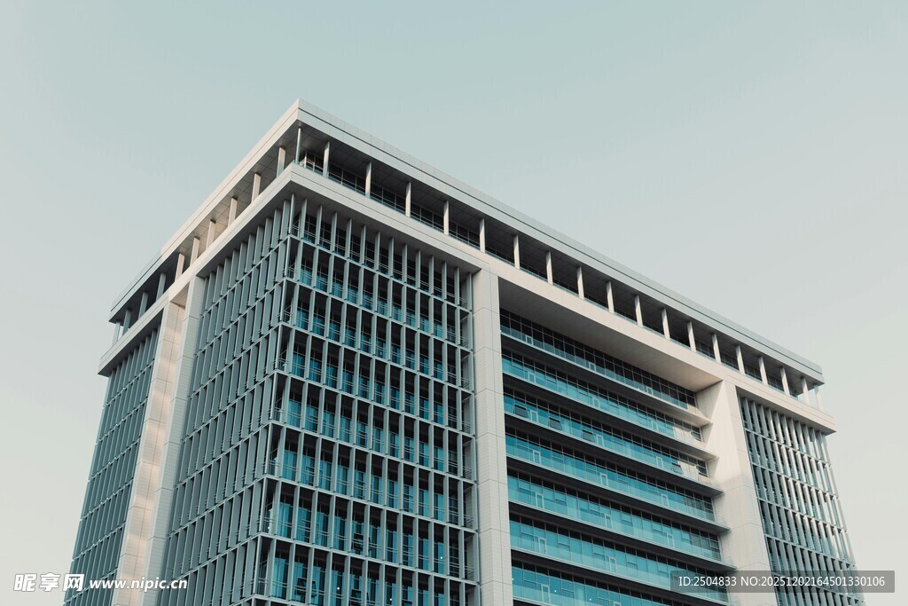 现代高层商务办公大楼