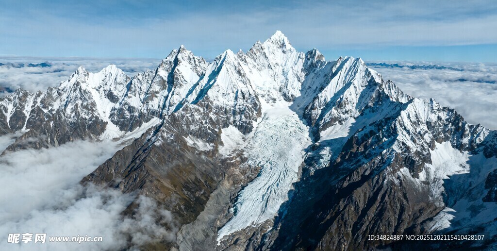壮丽雪山景观