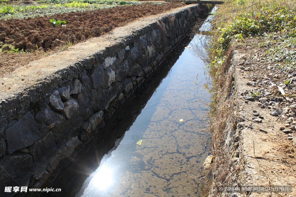 水渠