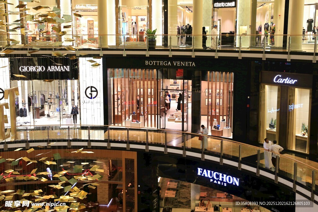 繁华商场内部景象