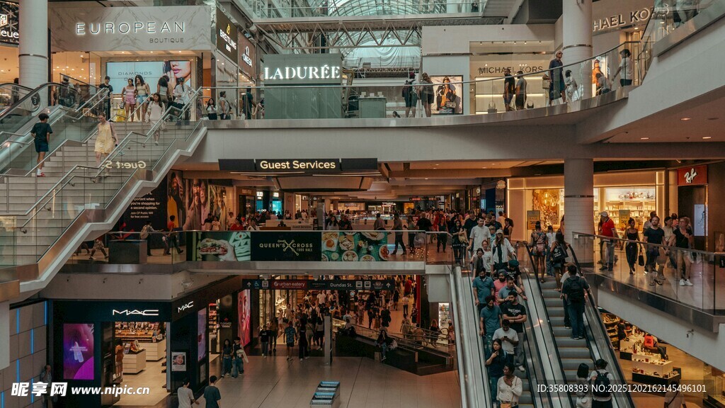 繁华商场内景