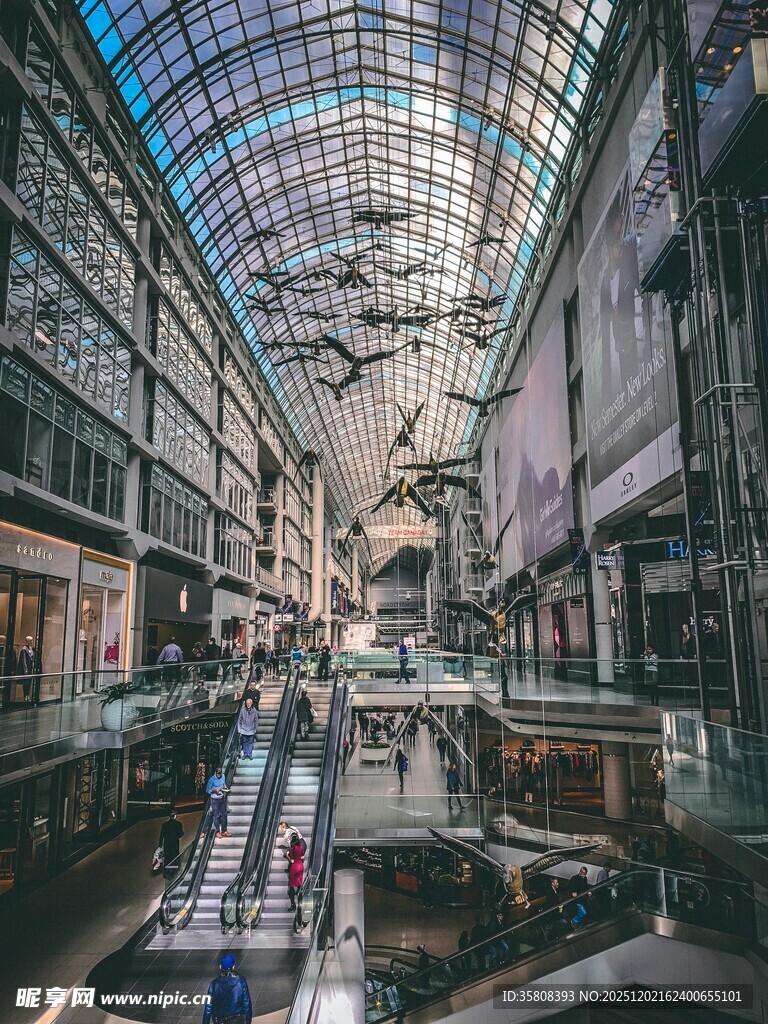 繁华商场内部全景