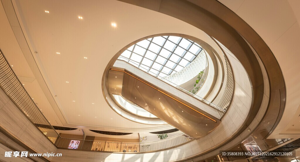 豪华旋转楼梯内部景观