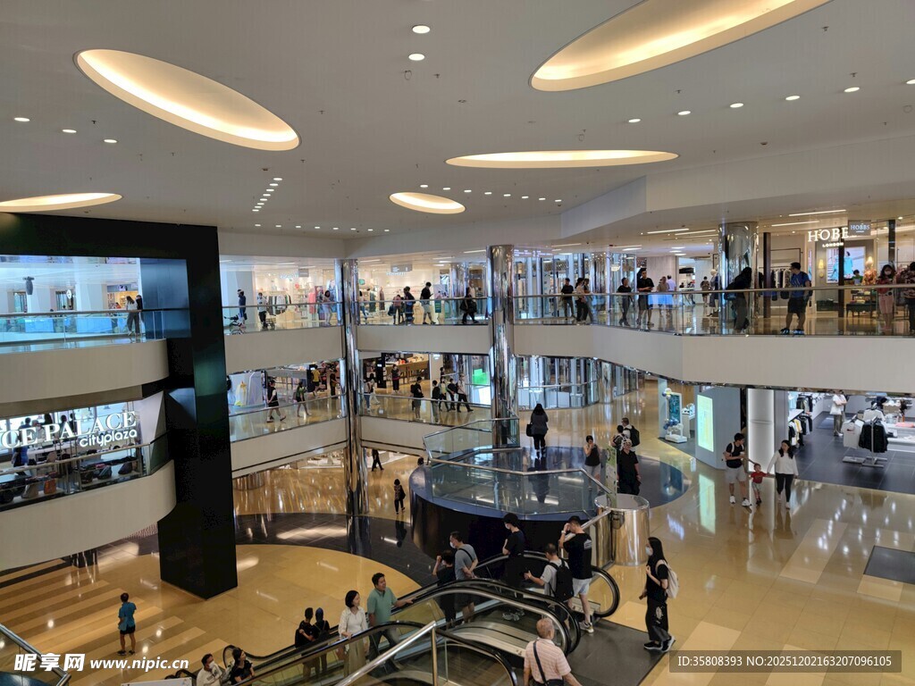 繁华商场内部全景