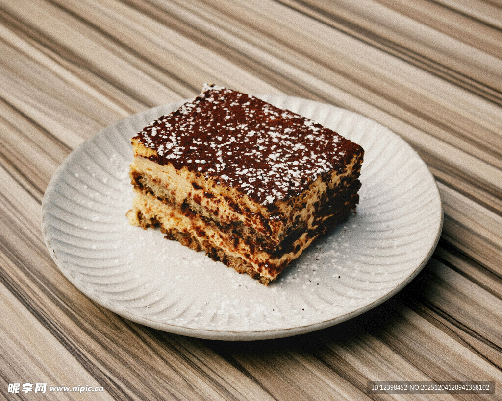 美味提拉米苏蛋糕切片
