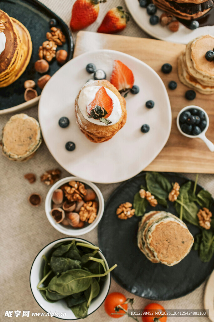 丰盛美味的早餐摆盘